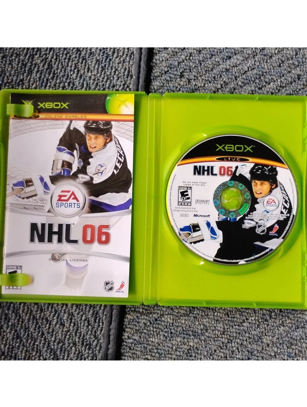NHL 06 (Original Xbox) – Complete in Box (CIB) with Manual